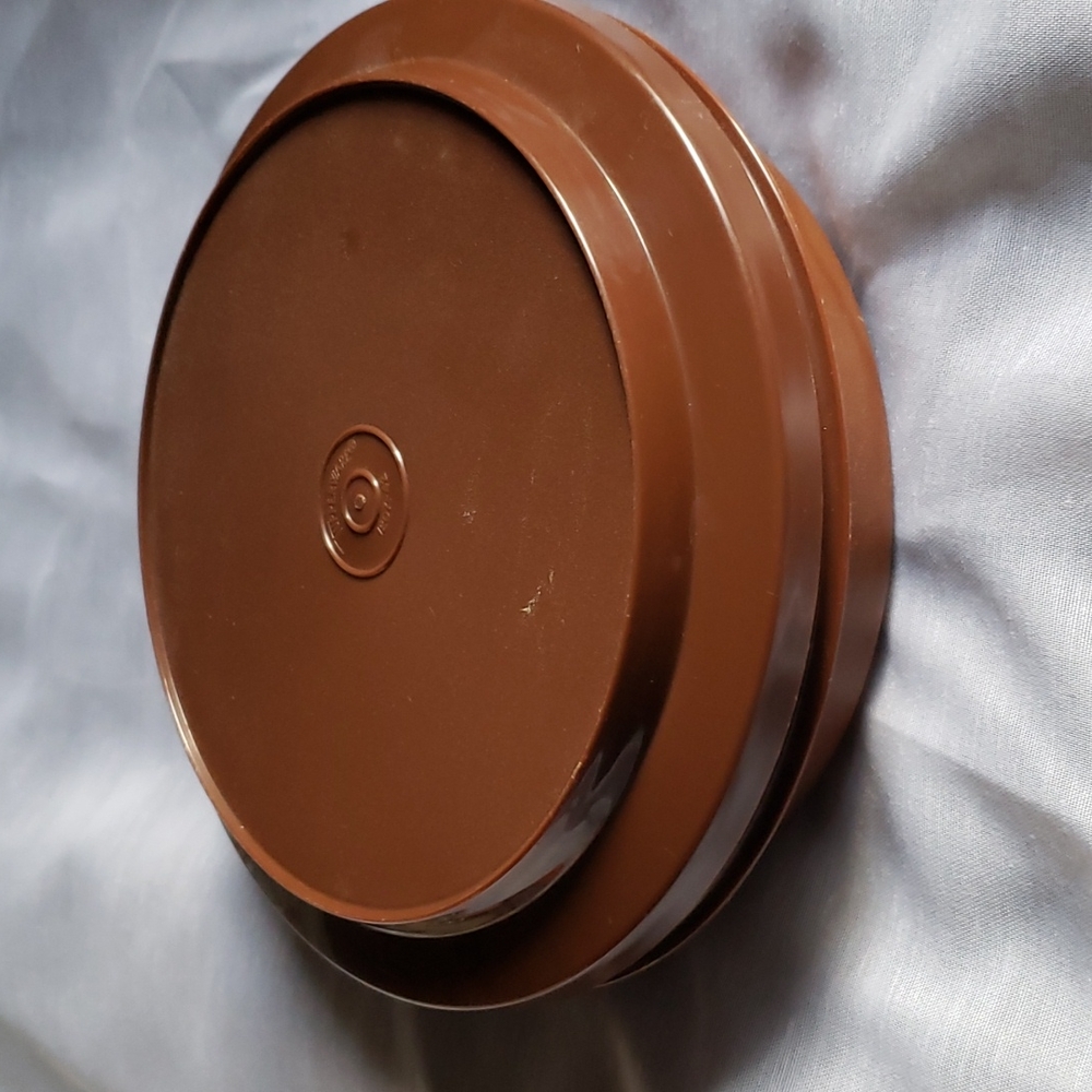 Vintage Tupperware Brown 7" Round - Picture 1 of 8